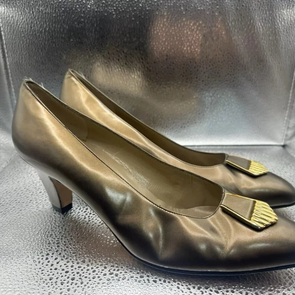 RARE 🚀 Salvatore Feragamo womens‎ Gold pumps 8.5 vintage heels shoes